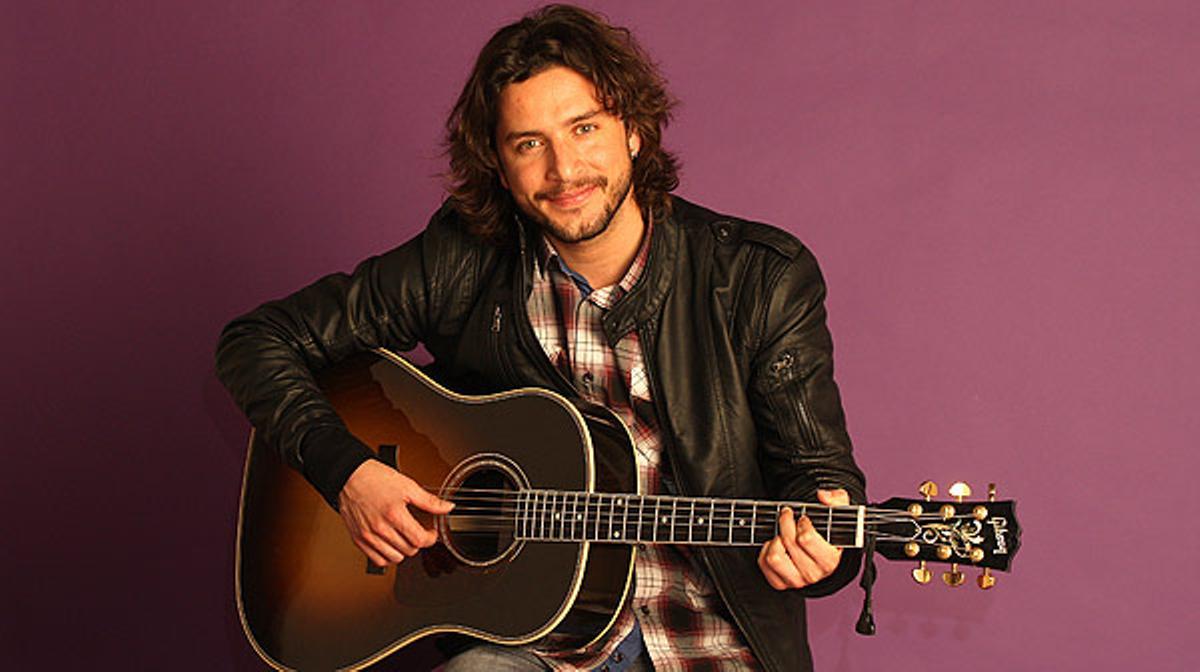 Manuel Carrasco interpreta la canción ’Otoño, octubre’ en versión acústica para EL PERIÓDICO.