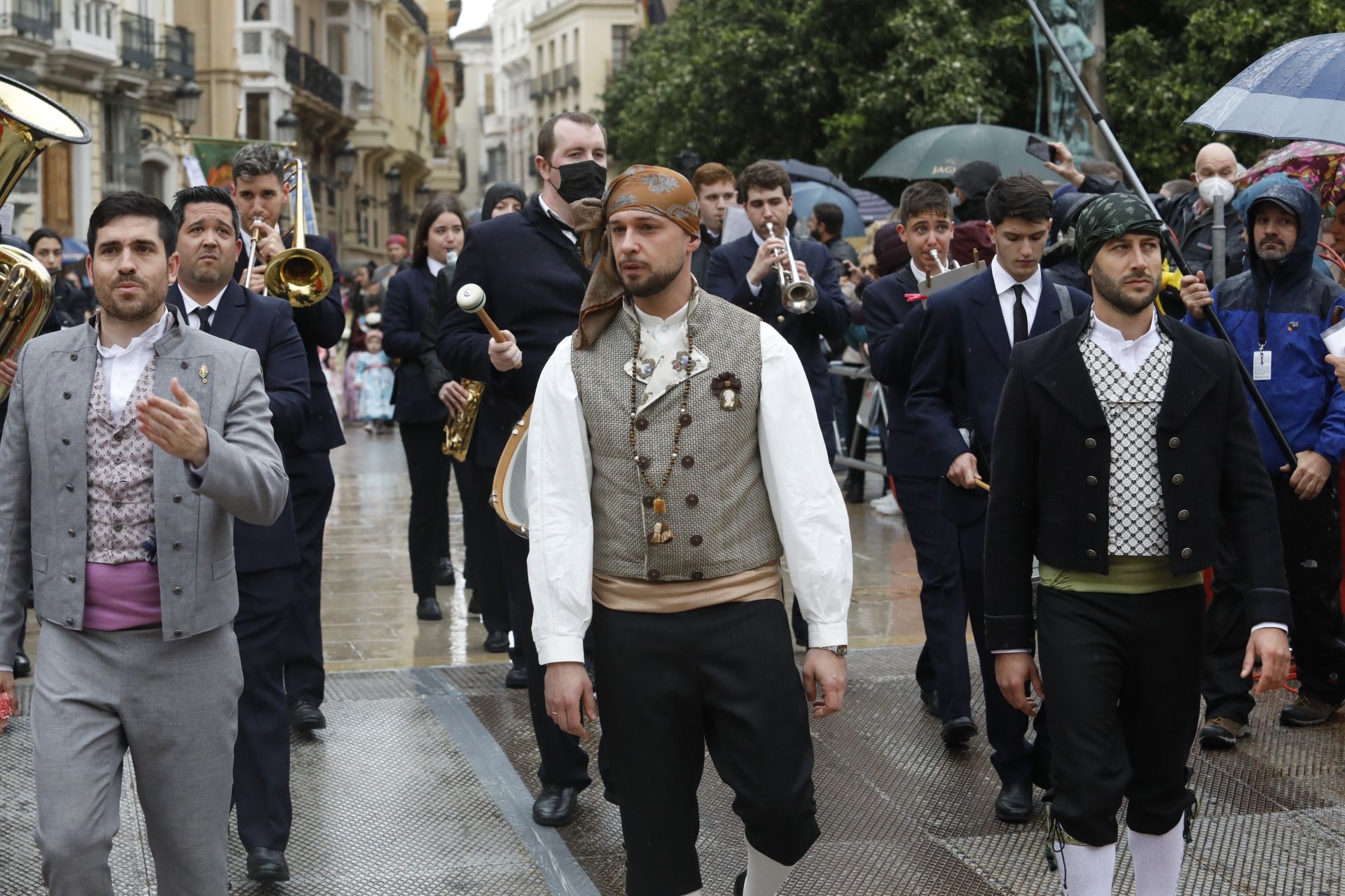 Búscate en el primer día de Ofrenda por la calle Quart (entre las 15.30 y las 17.00 horas)