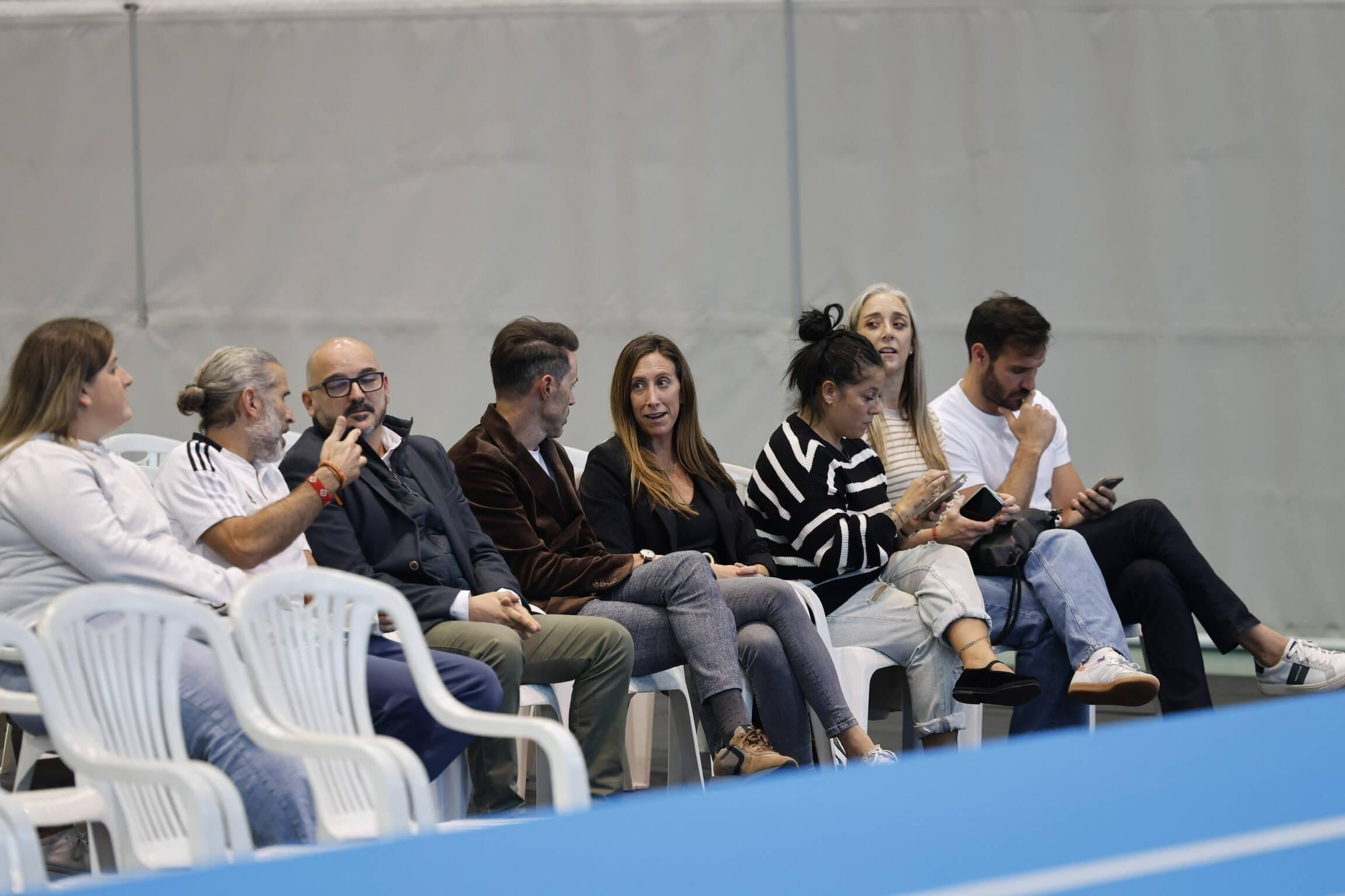 Carolina Marín recibe el cariño de medio millar de deportistas asturianos en Gijón y la visita sorpresa de Saúl Craviotto