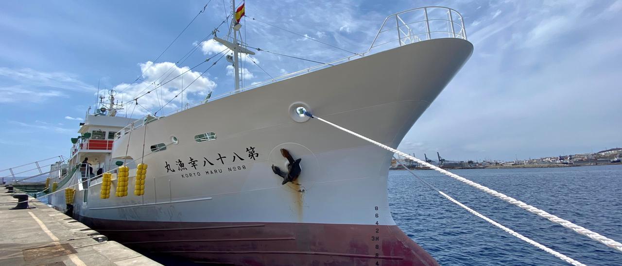 El Koryo Maru 88 atracado en el Puerto de Las Palmas.