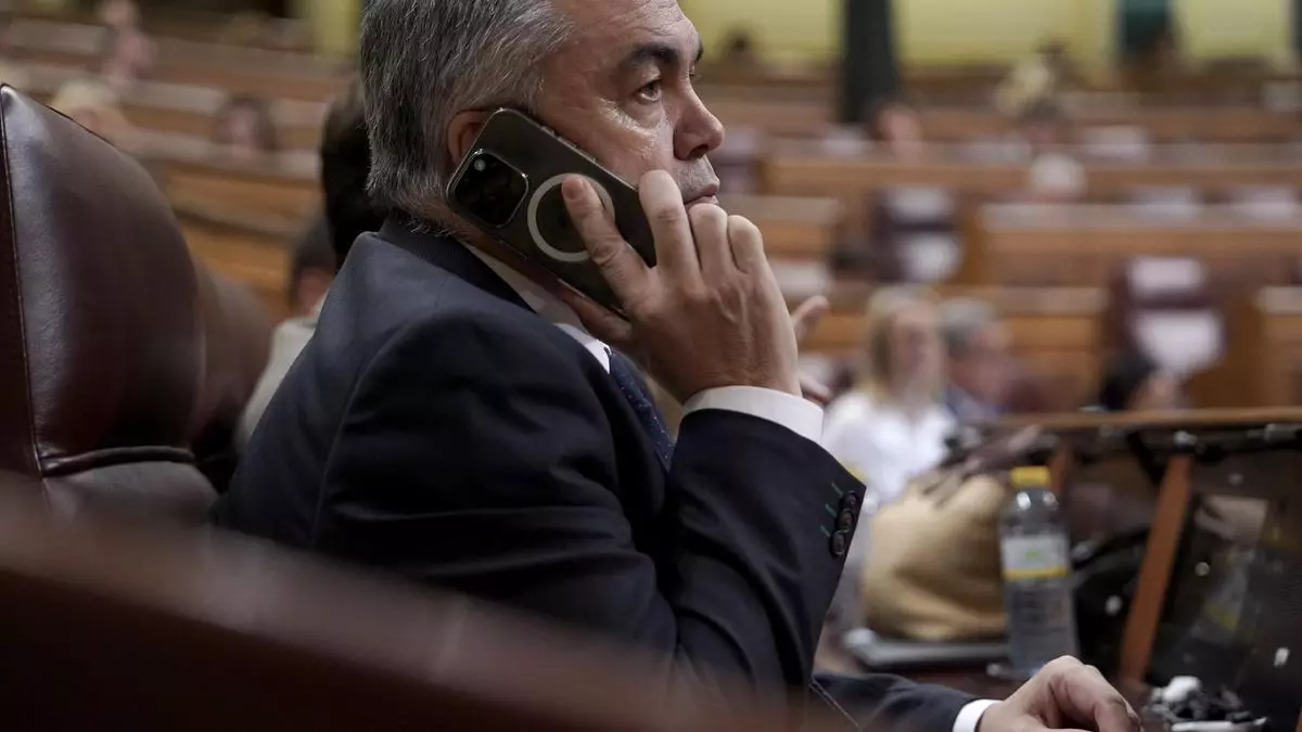 Santos Cerdán intentó frenar la destitución del director general de Carreteras: "No se puede cargar ya al que tiene, que va a contar lo que hay"
