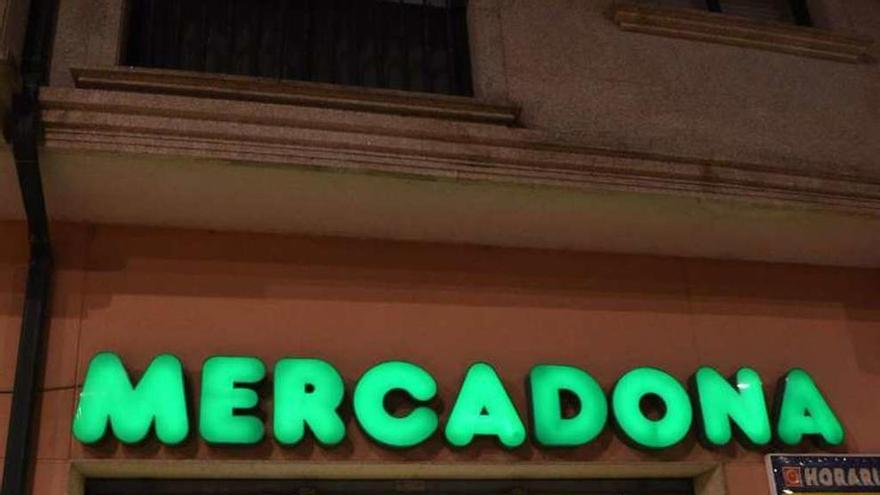 Supermercado de Mercadona en la avenida de Vigo. // Gustavo Santos