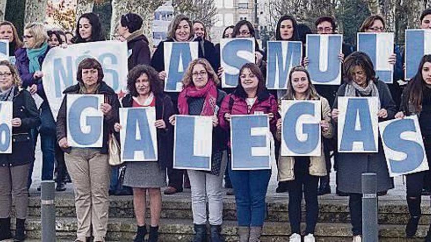 Actividad realizada por Nós Candidatura Galega en la Alameda de Marín. // S.A.