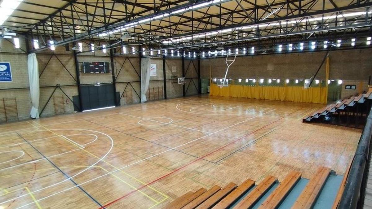 Interior del polideportivo municipal de la villa de Llanes.