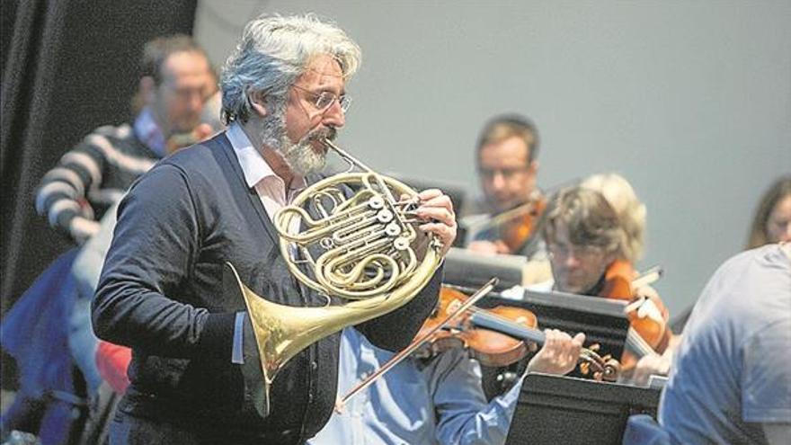El solista Radovan Vlatkovic acompaña mañana a la Orquesta de Extremadura