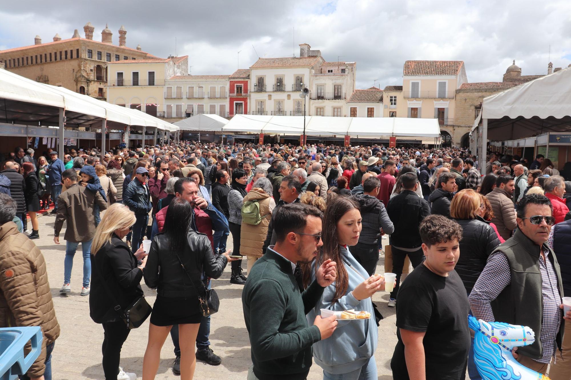 Primera jornada de la Feria Nacional del Queso de Trujillo