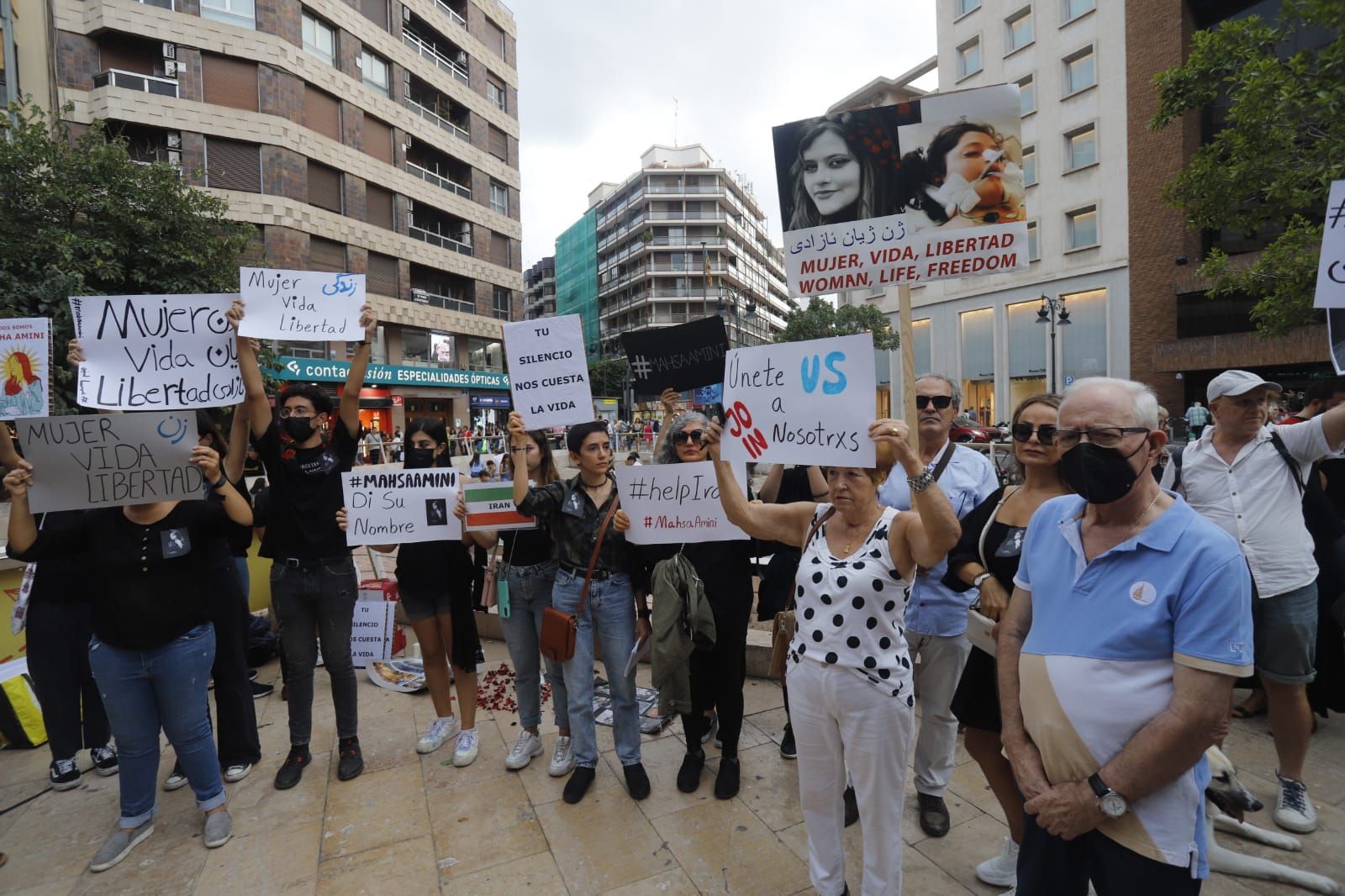 Concentración en València contra el asesinato de Masha Amini.