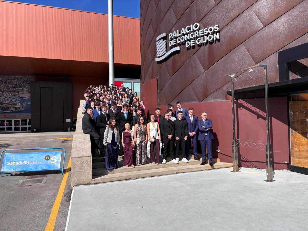 Las graduaciones se intensifican en los institutos de Gijón (en imágenes) Las graduaciones se intensifican en los institutos de Gijón (en imágenes)