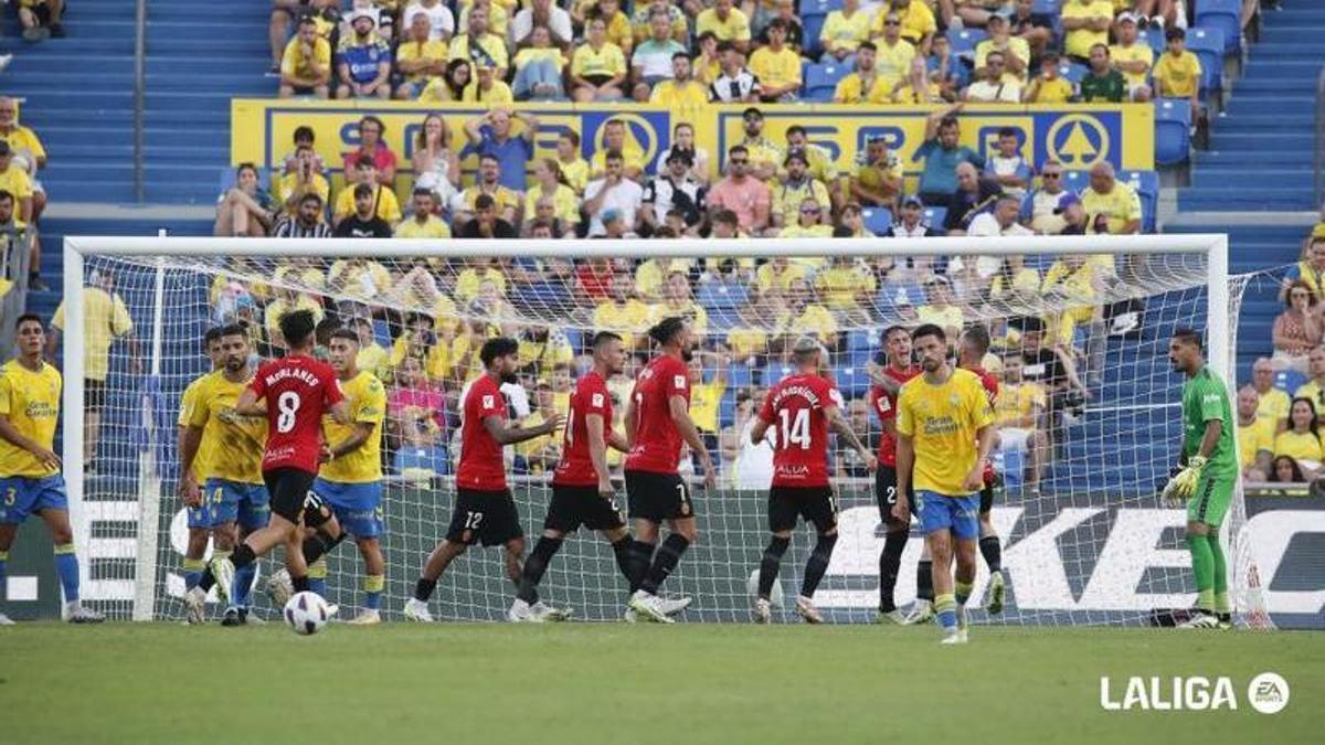 fútbol. Las Palmas - RCD Mallorca. Celebración gol del empate de Raíllo