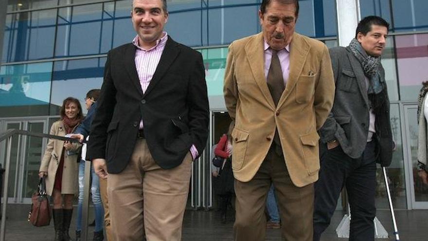 José Prado y Elías Bendodo, ayer.