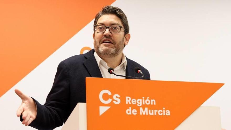 El portavoz parlamentario de Ciudadanos, Miguel Sánchez, ayer, en la sede del partido.