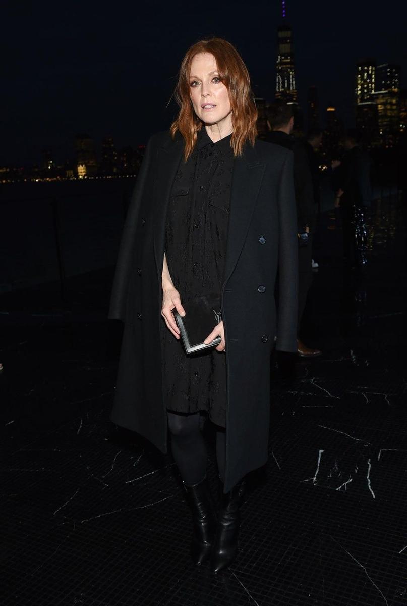 Julianne Moore en el desfile de Saint Laurent en Nueva York