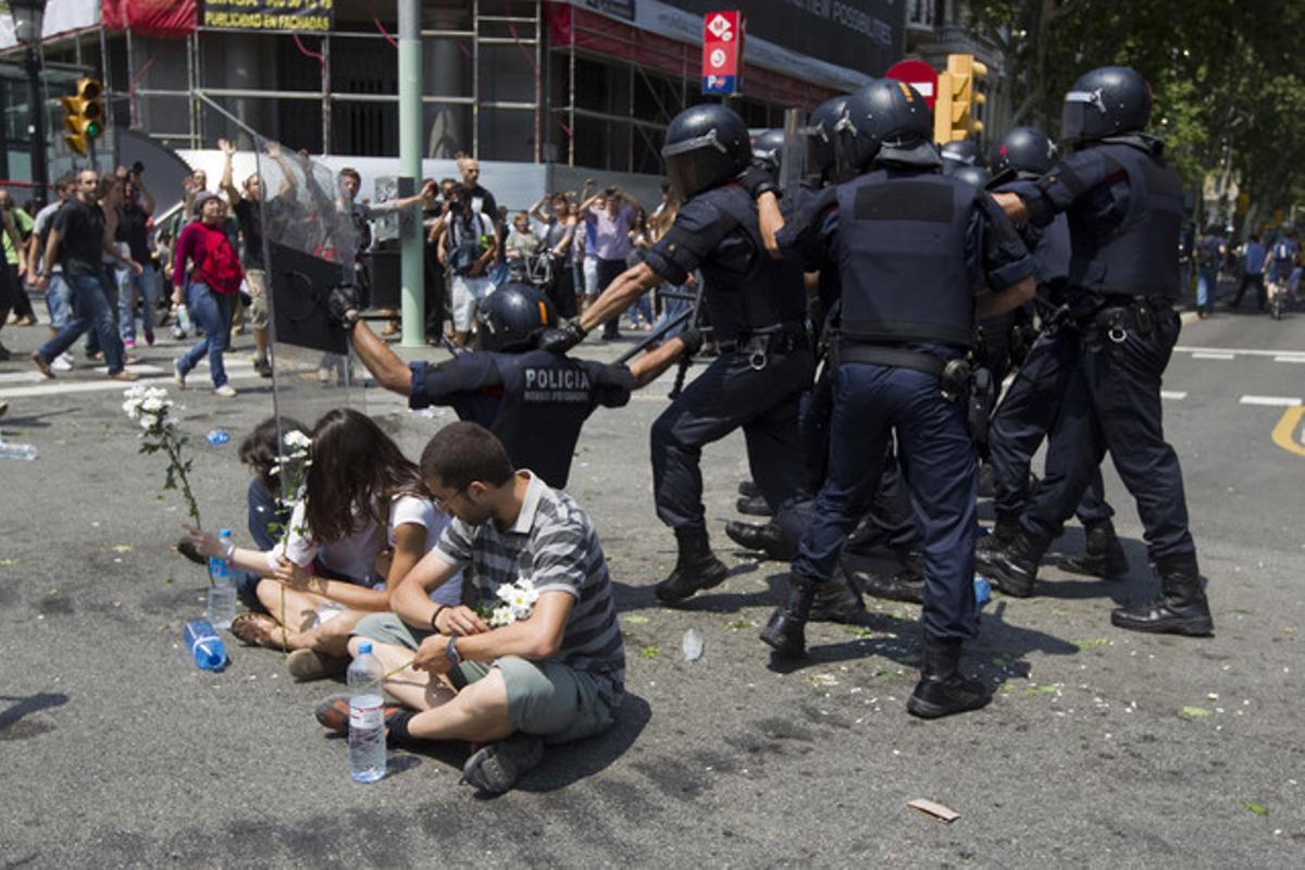 El desalojo de plaça Catalunya, visto por Albert Bertran.