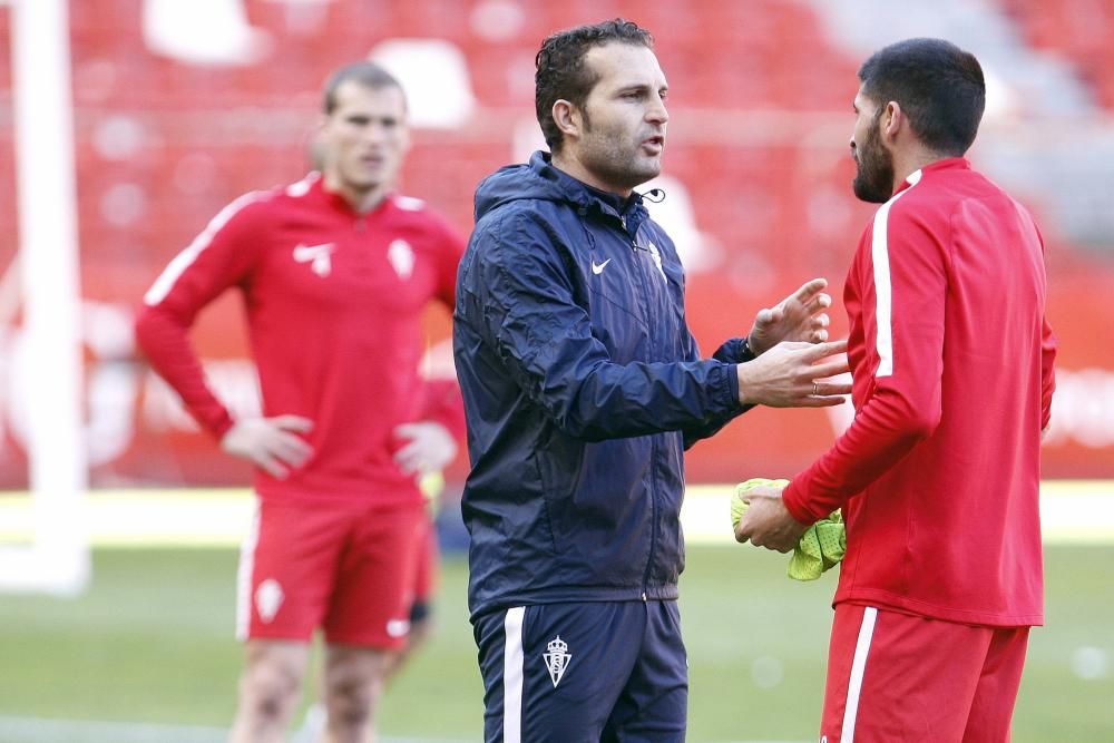 Entrenamiento del Sporting en El Molinón.