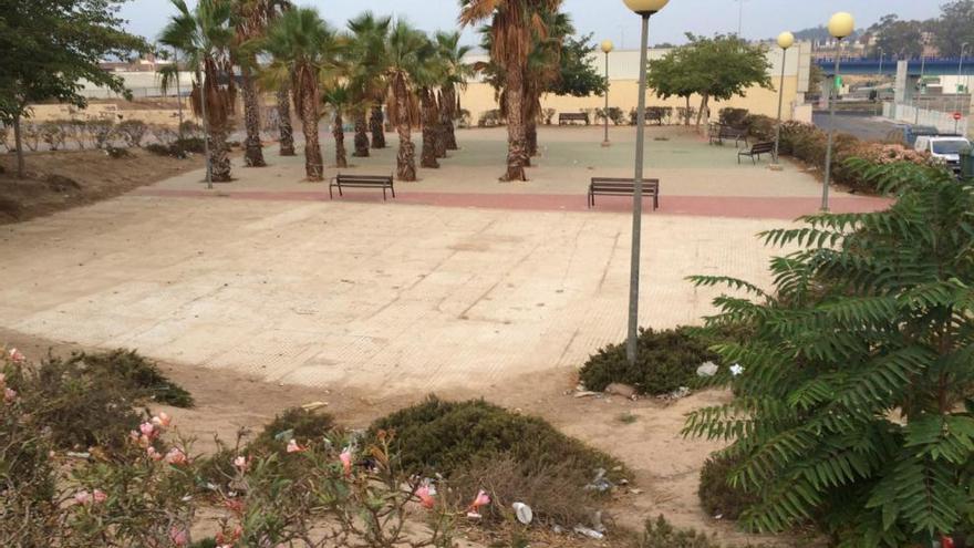 Quejas vecinales por el abandono de un parque en Los Barreros