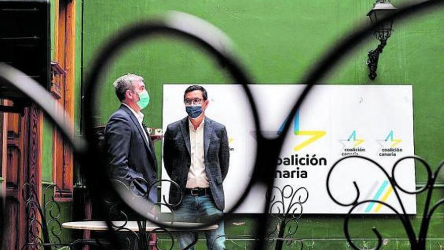 Fernando Clavijo (izquierda) y Pablo Rodríguez, ayer en la sede de Coalición Canaria en la capital grancanaria.