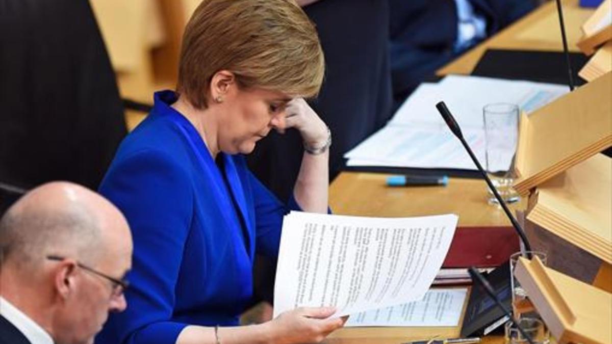 La ministra principal escocesa, Nicola Sturgeon, antes de intervenir en el Parlamento de Edimburgo.