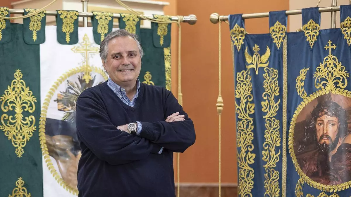 Alfredo Llopis, presidente de la Junta Mayor de Semana Santa de Alicante: "Queremos lograr la Declaración de Interés Turístico Internacional"