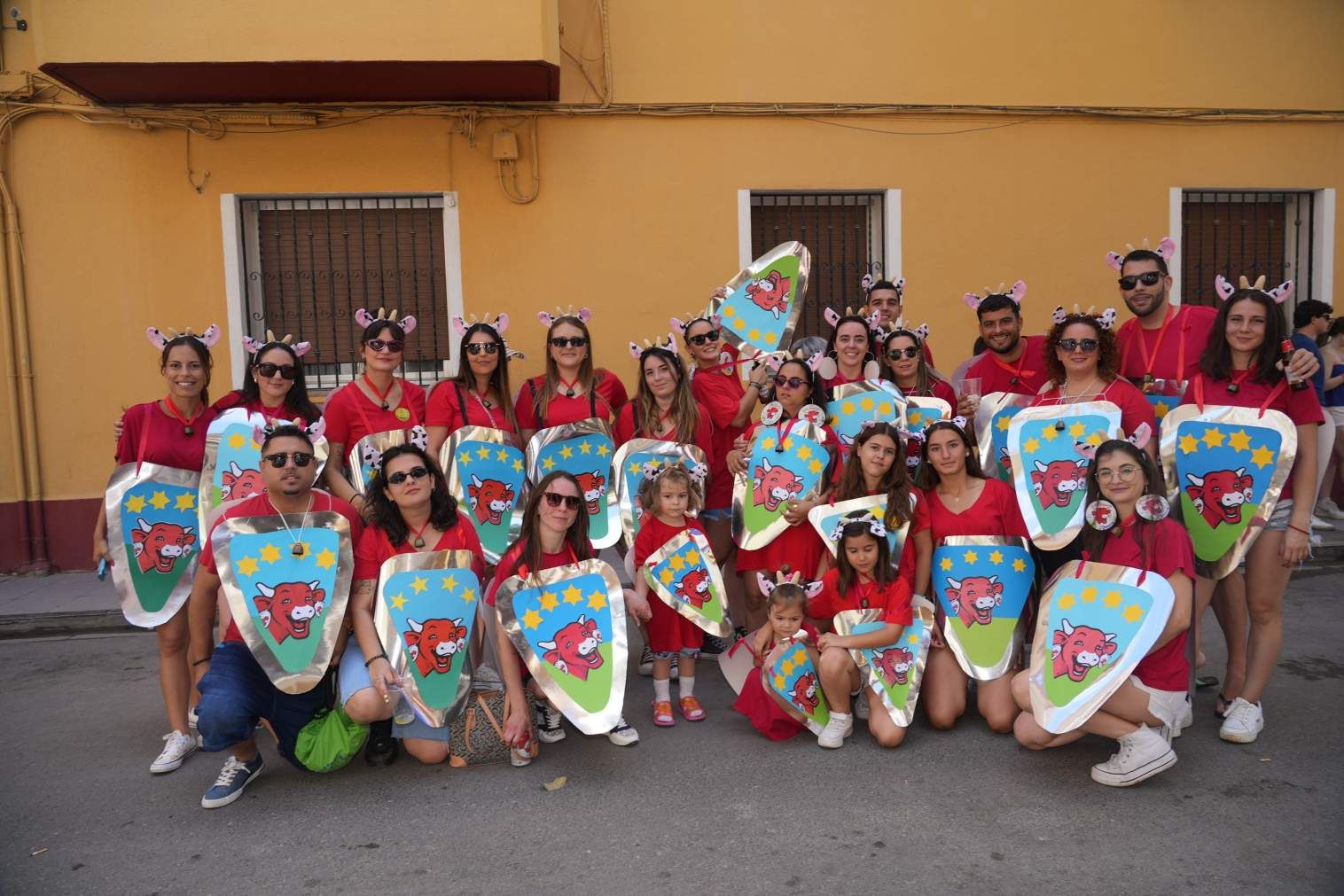 El Grau da inicio a las fiestas de Sant Pere con pólvora, bous y música