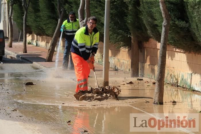 Limpian Los Alcázares tras las fuertes lluvias de los últimos días