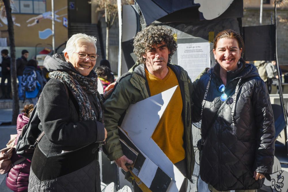 Més de 400 alumnes manresans protagonitzen l'acció artística «Un gest per la Pau»