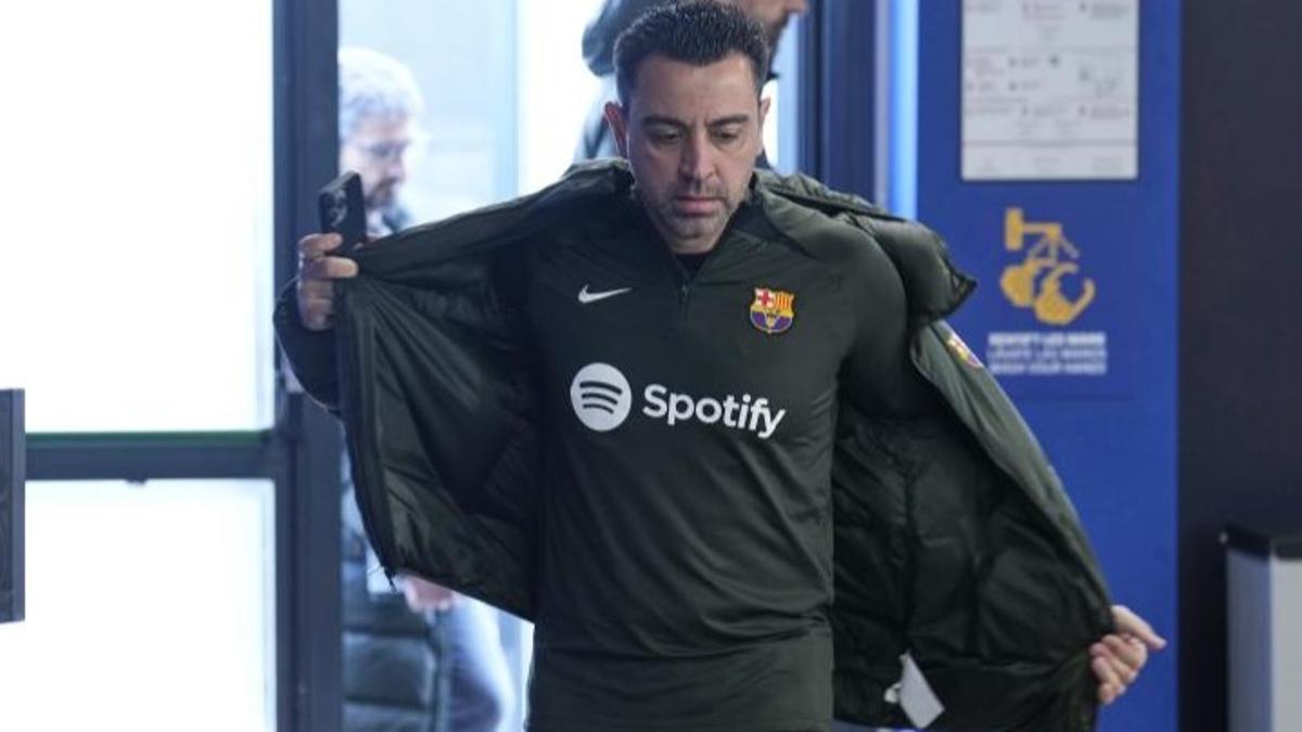 Xavi entra en la sala de prensa amyes del  Barça-Mallorca