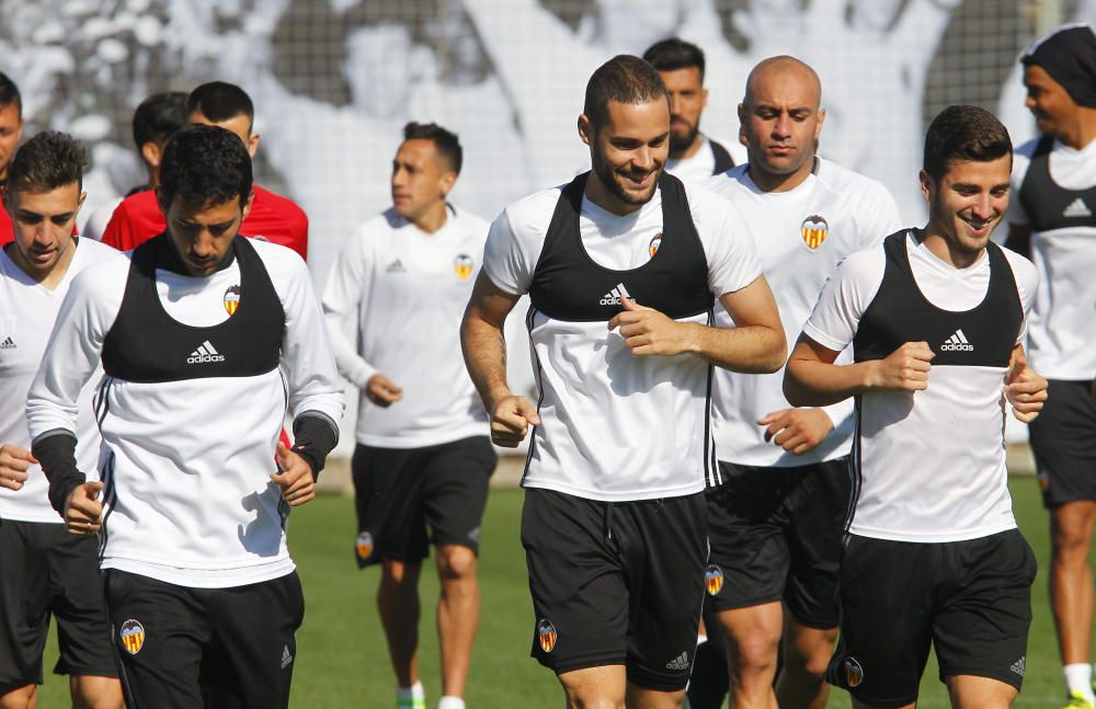 Entrenamiento del Valencia con vistas al Deportivo