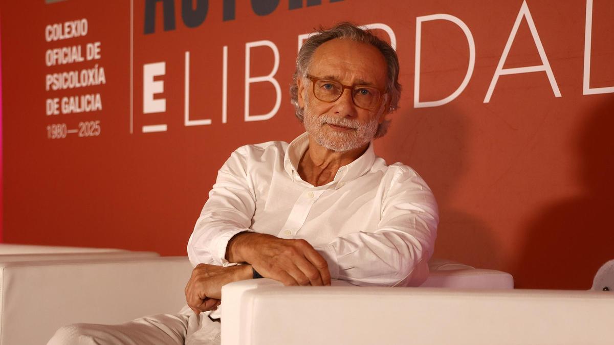 El catedrático de Psicología Social José Manuel Sabucedo en el pazo de Mugaregui, donde se celebró el foro "Autoritarismo e liberdade".