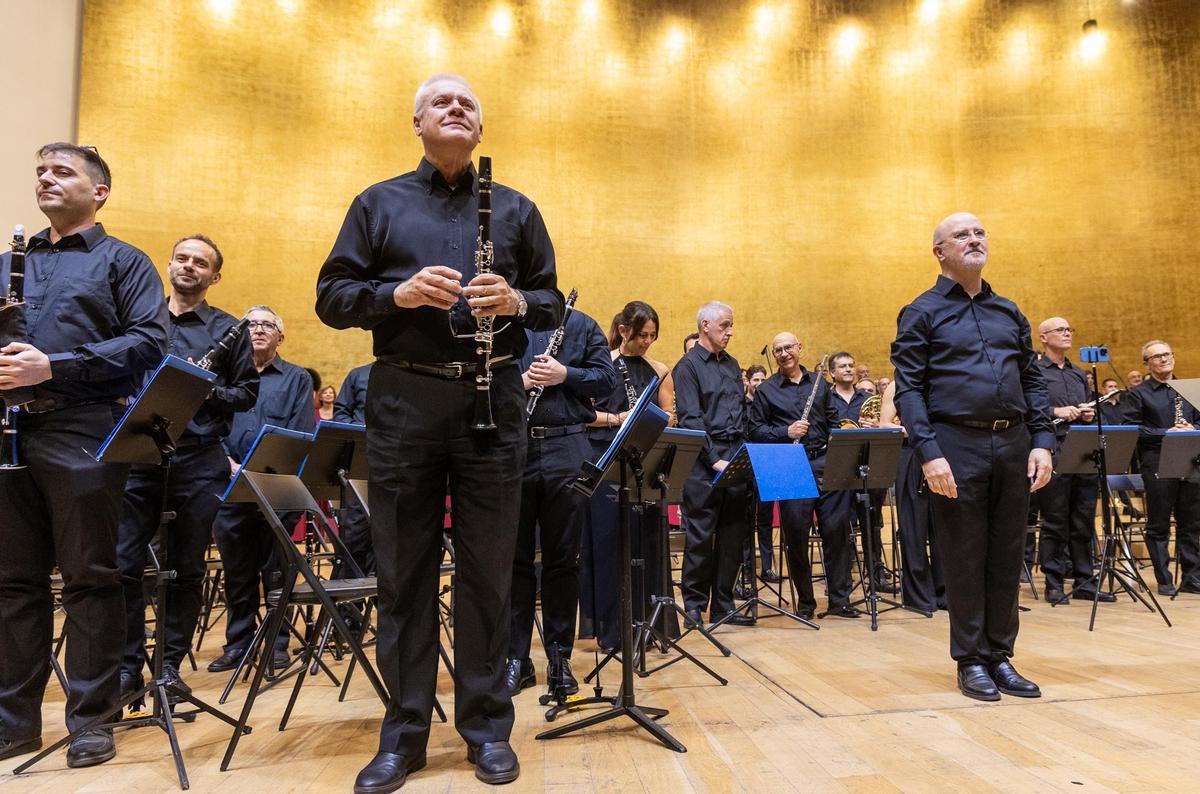 Música y fuego se dan la mano en el concierto de Hogueras de INFORMACIÓn