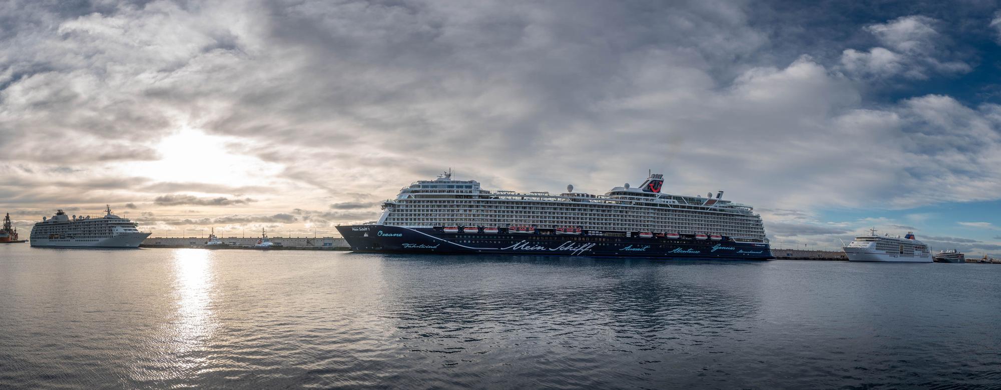 Los cruceros toman Santa Cruz