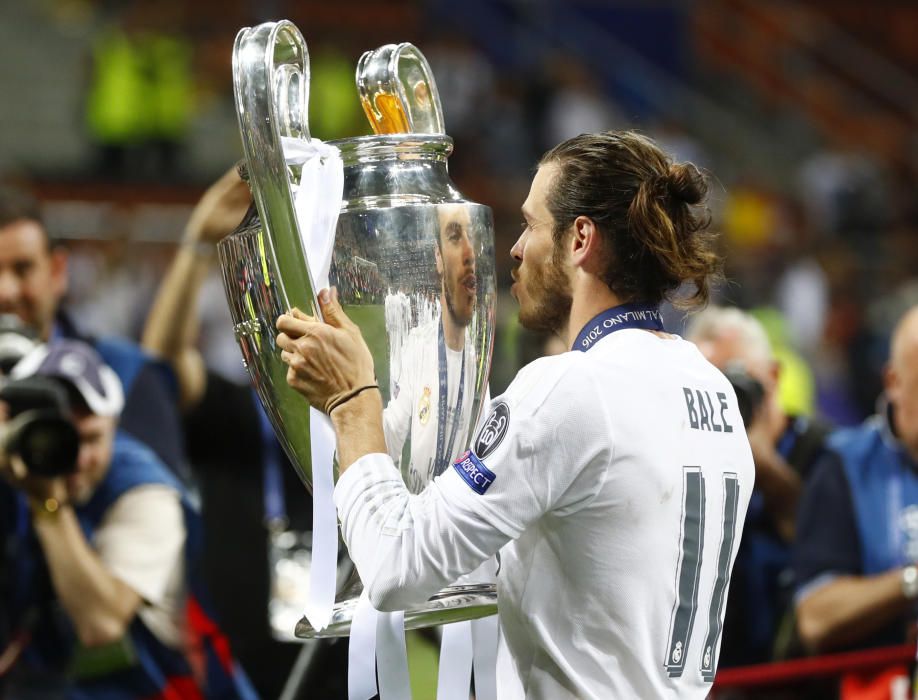 Los jugadores del Real Madrid celebran el título