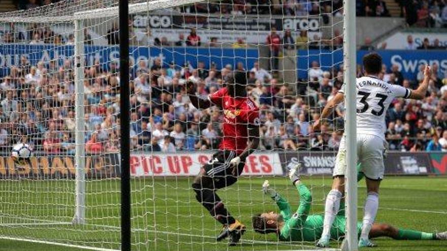Eric Bailly, en el moment d&#039;anotar el primer gol del Manchester United