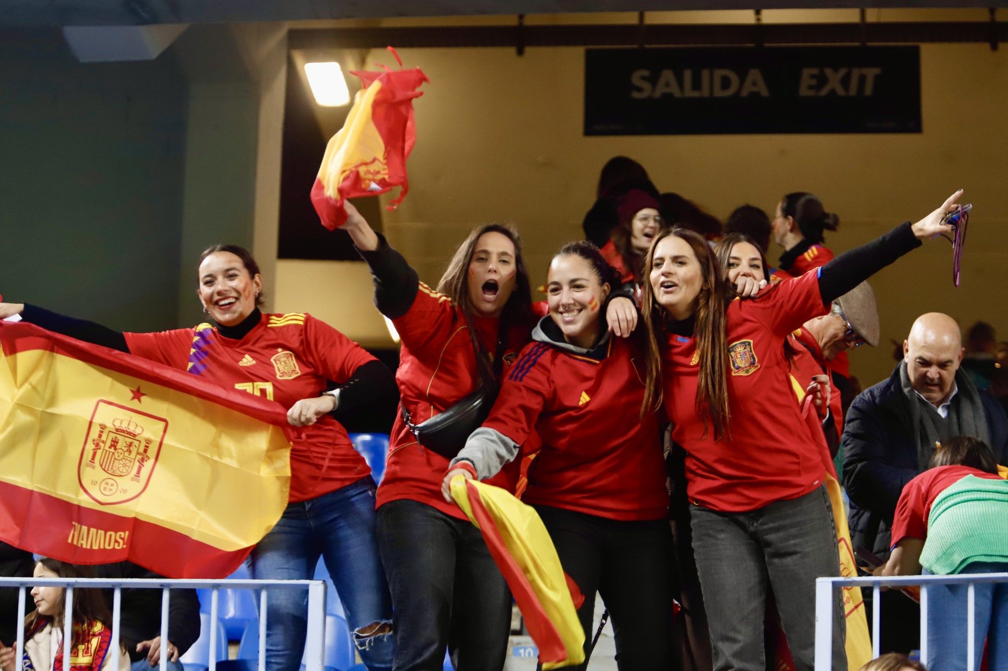 La grada de La Rosaleda vibra con la selección femenina de fútbol