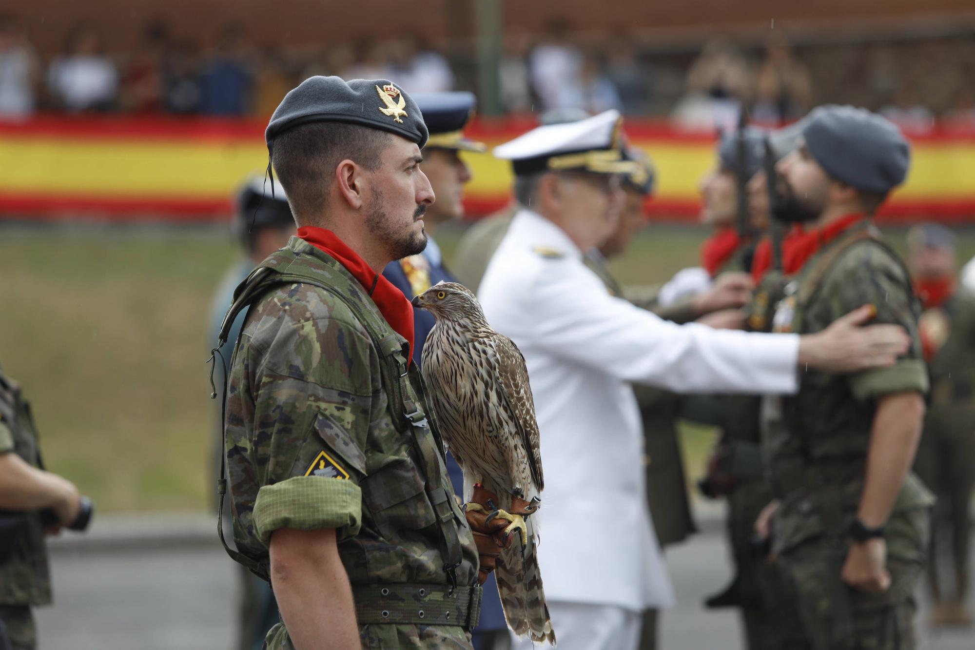 Parada militar en el acuartelamiento "Cabo Noval"