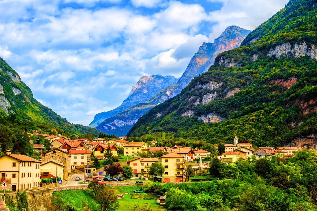 Pueblo en mitad de los Alpes