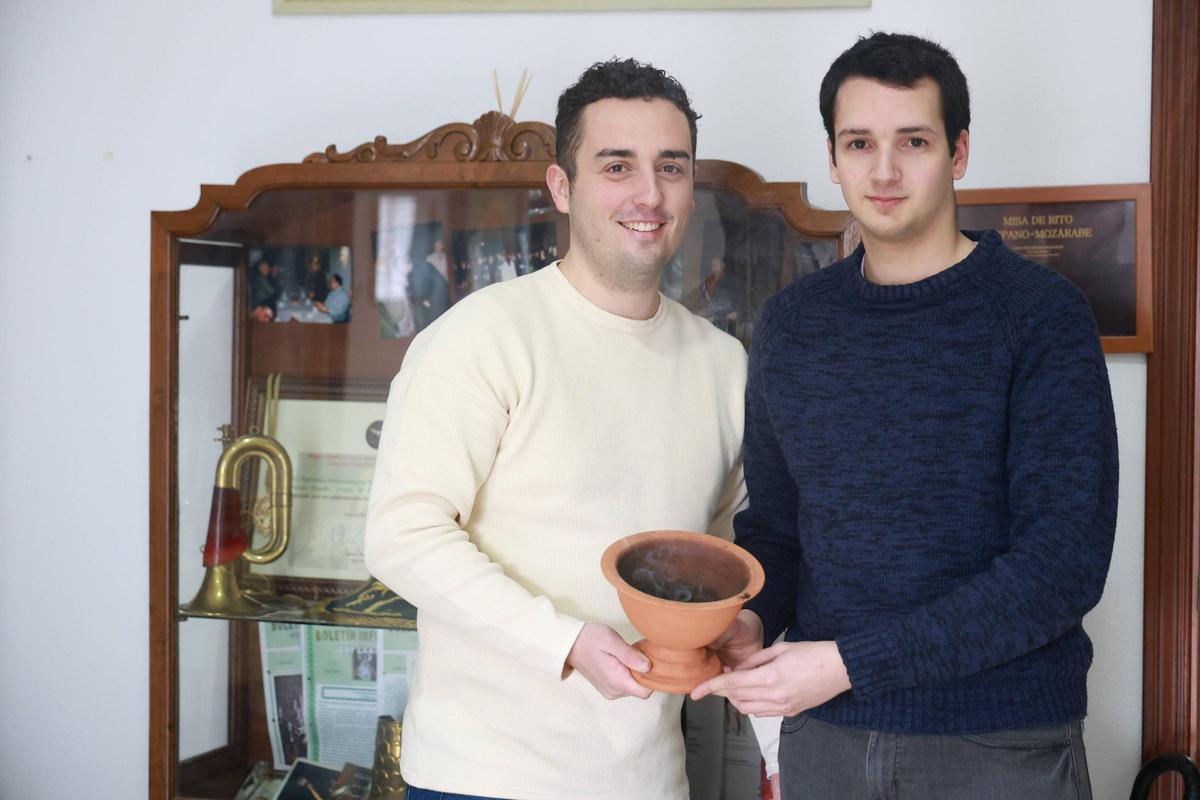 La Cofradía de los Ramos prepara una cata de incienso prevista para este viernes en la plaza de San Juan La Cofradía de los Ramos prepara una cata de incienso prevista para este viernes en la plaza de San Juan