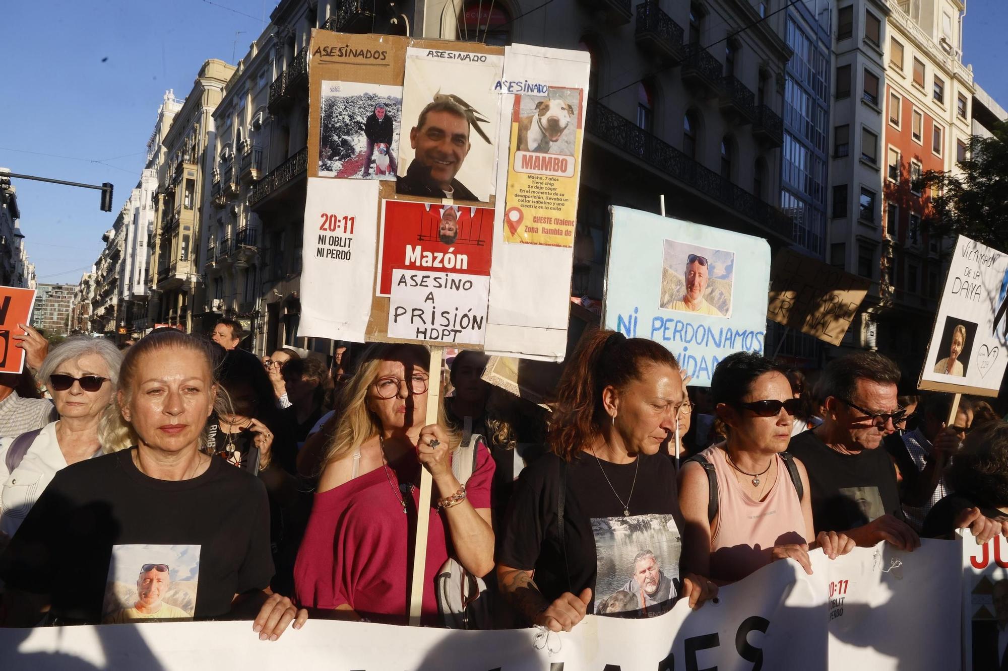 Familiares de las víctimas y afectados por la dana encabezan la manifestación del 29-M