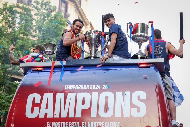 ¡De locos! Las mejores imágenes de una ciudad entregada al Barça