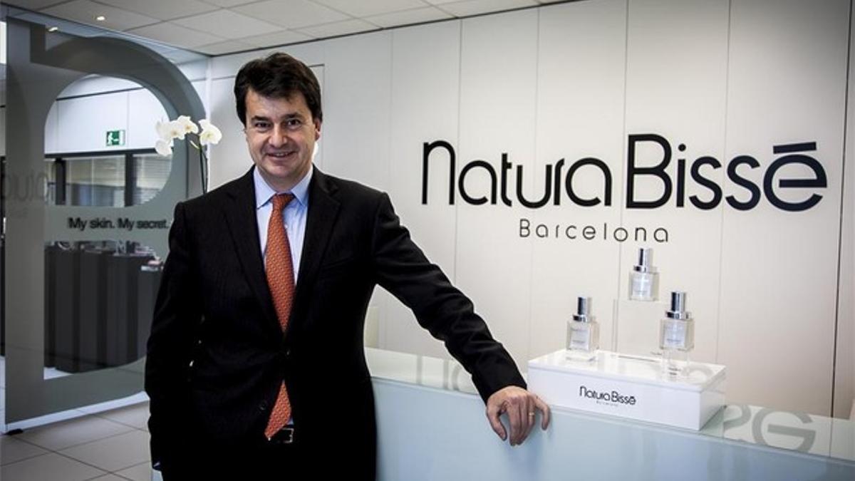 Joaquín Serra, consejero de Natura Bissé, en la sede de la empresa en Cerdanyola del Vallès.