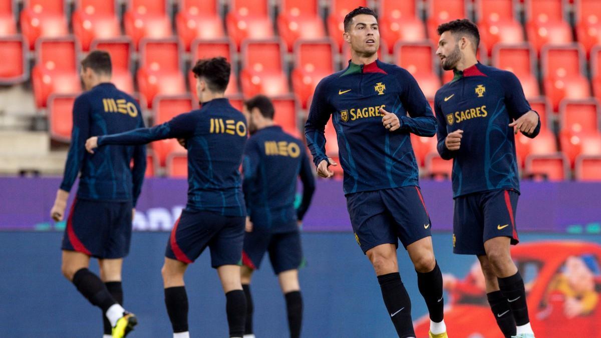 Los jugadores de Portugal se preparan para el partido ante la República Checa