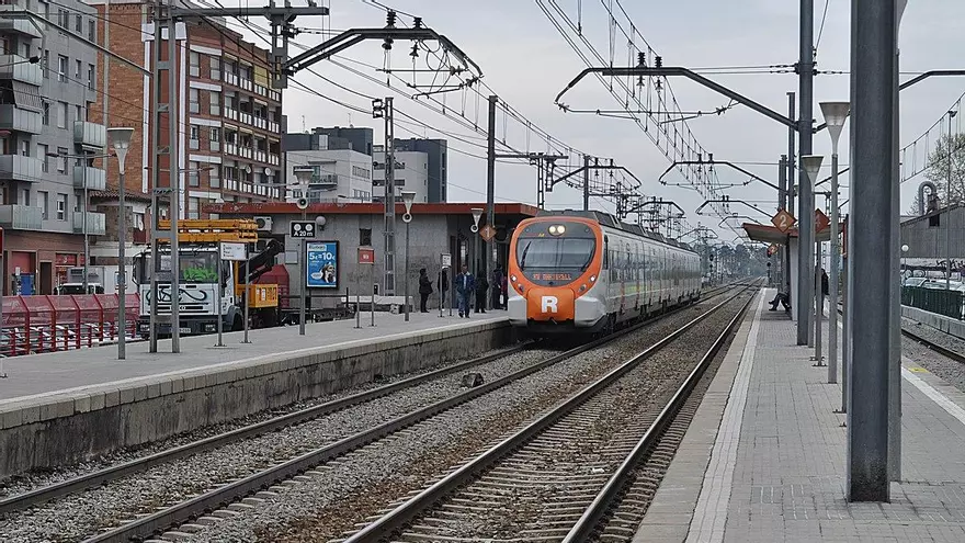 Rodalies suspende parcialmente el servicio en la R3 tras el hallazgo de un cadáver en las vías