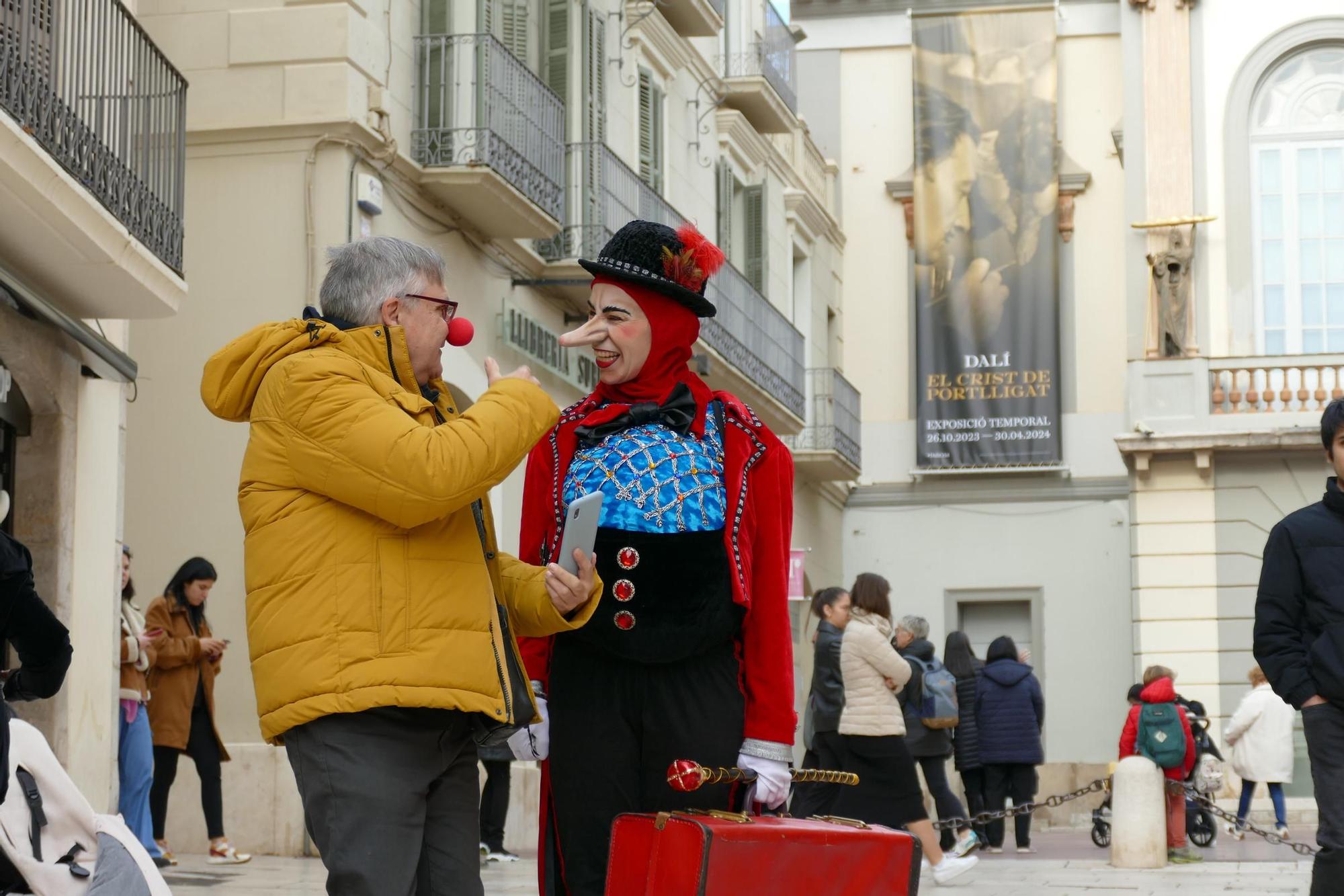 La Dona dels Nassos passeja pel centre de Figueres