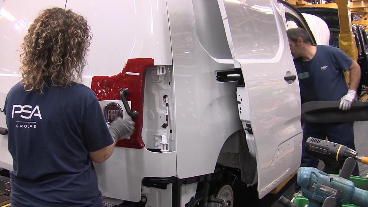 Montaje de furgonetas en la fábrica de Stellantis Vigo