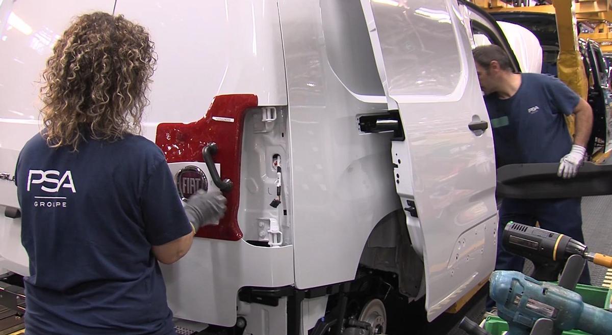 Montaje de furgonetas en la fábrica de Stellantis Vigo