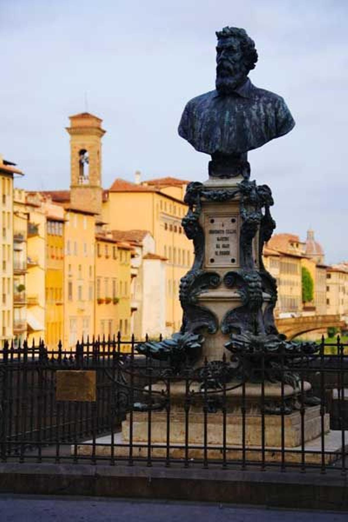 Busto de Benvenuto Cellini en el Puente Vecchio.