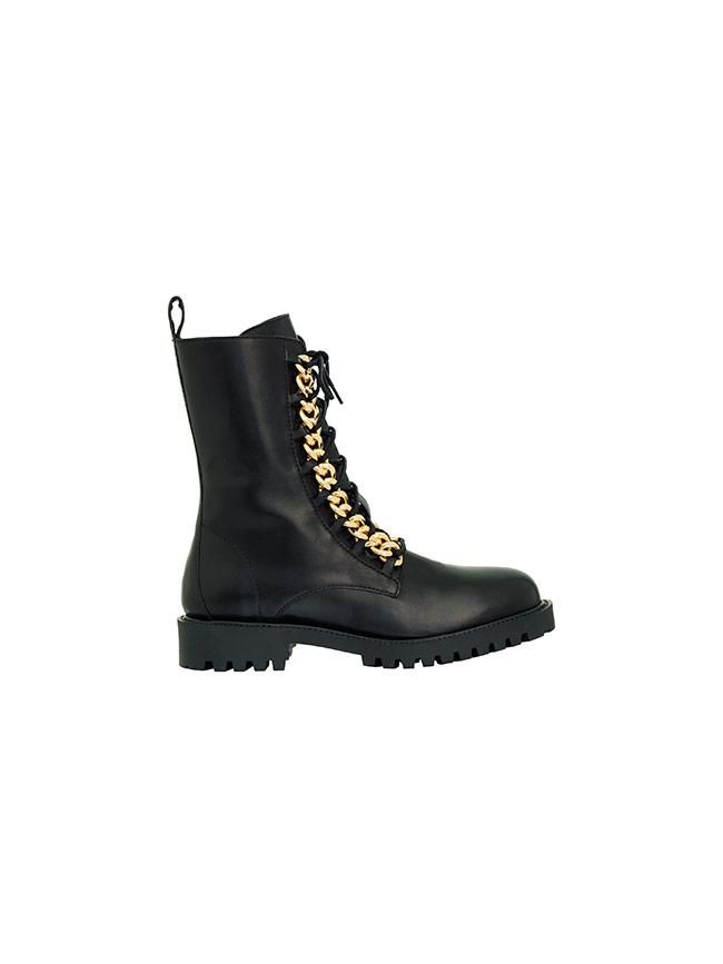 Todas las imágenes de la colección de Moschino x H&M: botas con eslabones