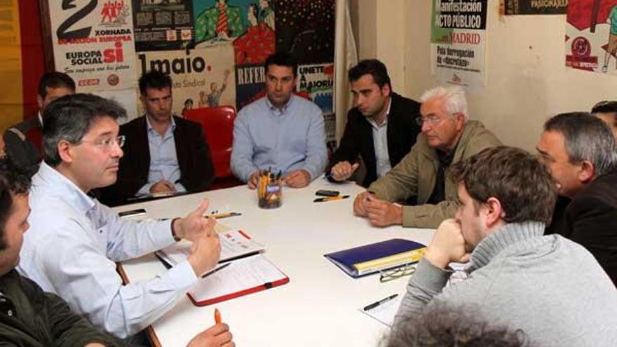 Representantes de PSOE, BNG, PG y EU-IU en la reunión mantenida ayer para revisar el pacto.