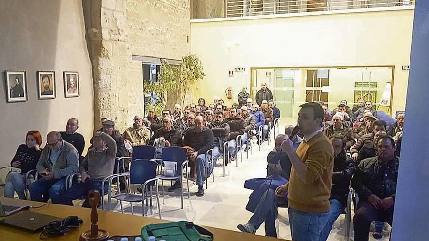 Asistentes a la I Jornada de Agricultura organizada por Agrinza en Villalpando.