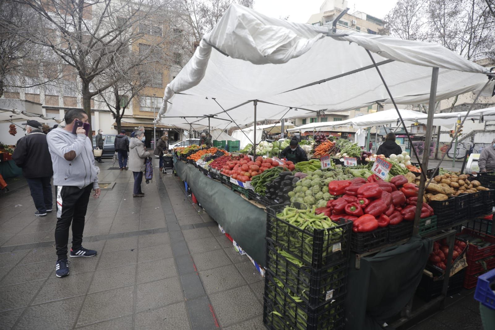 Sábado de compras en el mercado de Pere Garau de Palma