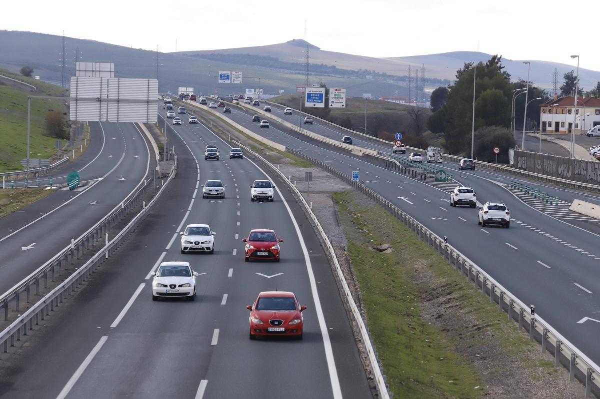 Autovía A-4 a su paso por el barrio del Guadalquivir.